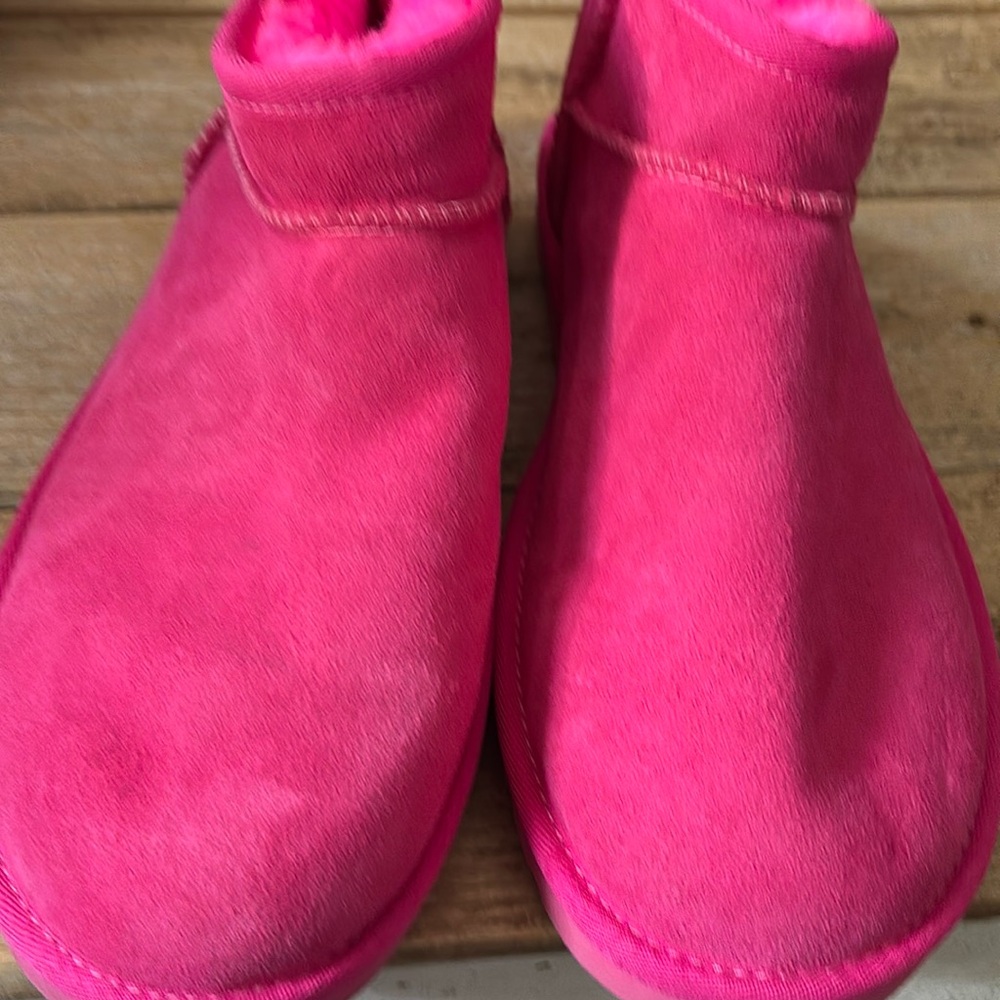 Ugg Classic Ultra Mini in Berry US 11 EUC